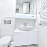 Apartment Free Parking - Golden Art With Balcony