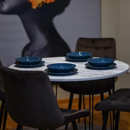 Free Parking - Golden Art Apartment With Balcony Apartment *