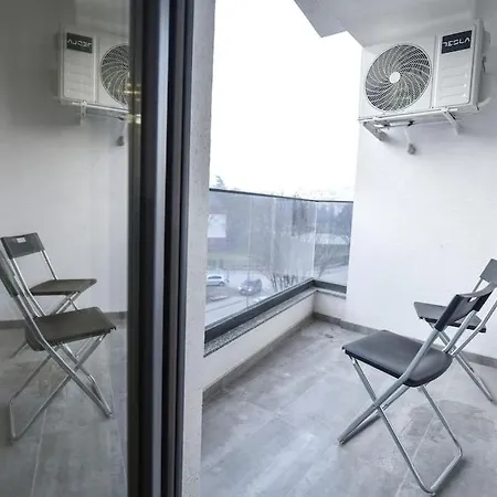 Daire Free Parking - Golden Art Apartment With Balcony