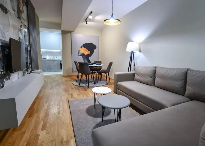 Apartment Free Parking - Golden Art Apartment With Balcony Skopje