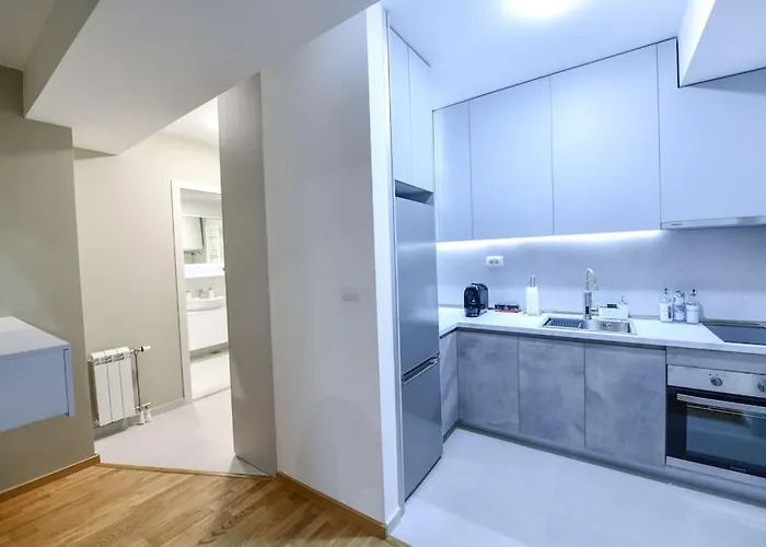 Free Parking - Golden Art Apartment With Balcony * Üsküp